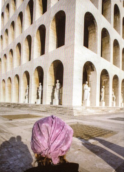 Questa immagine ha l'attributo alt vuoto; il nome del file è De-Chirico-III-2-3-colosseo-q-1.jpg