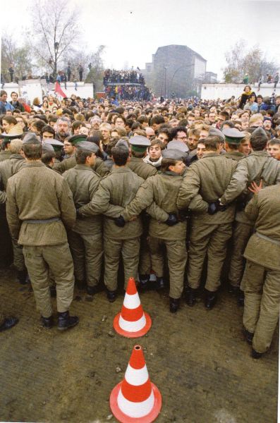 Questa immagine ha l'attributo alt vuoto; il nome del file è Muro-Incontro-70.jpg