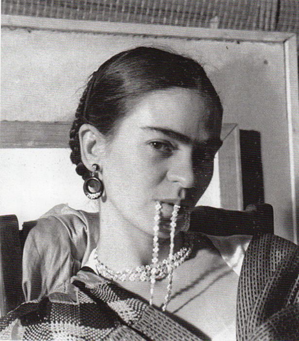 Questa immagine ha l'attributo alt vuoto; il nome del file è Kahlo-14-con-collanin3PRINT.jpg