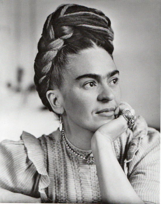 Questa immagine ha l'attributo alt vuoto; il nome del file è Kahlo-29-intera-print.jpg