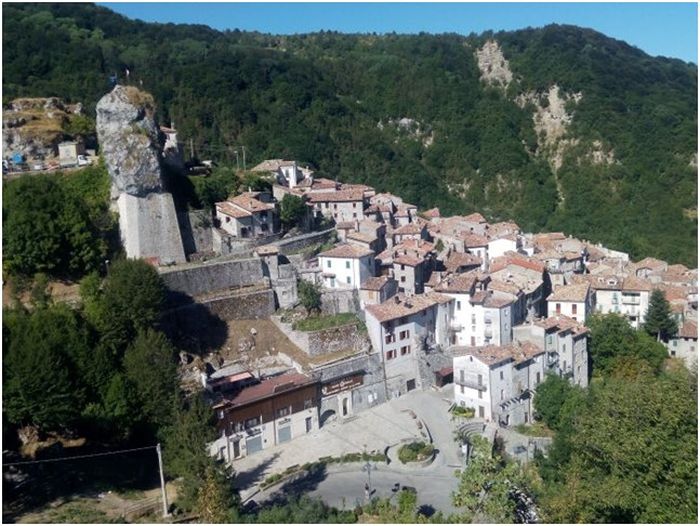 Questa immagine ha l'attributo alt vuoto; il nome del file è OMAGGIO-11.jpg